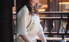 迈开腿尝尝你的草莓汁的